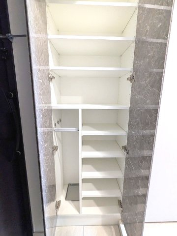 CLARITIA ASAKUSAの玄関|傘入れ付収納豊富なトールタイプのシューズ