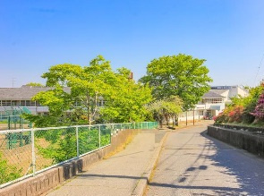 成田市土屋１期の周辺|成田中学校