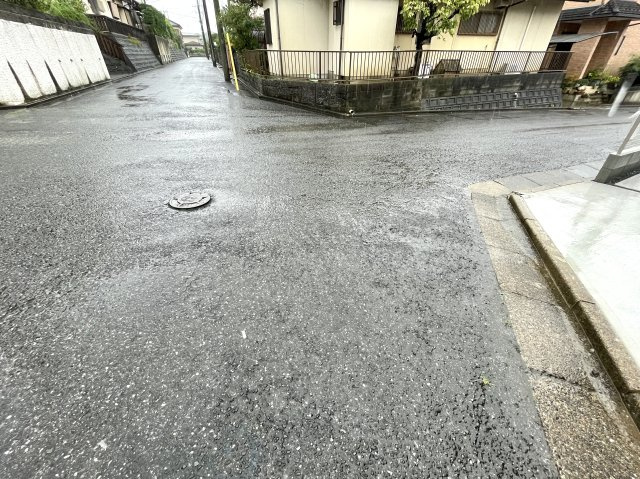 成田市土屋１期の前面道路含む現地写真