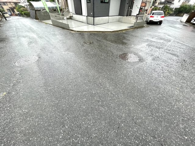 成田市土屋１期の前面道路含む現地写真