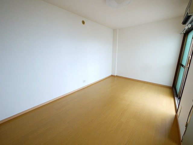 古川マンションの洋室