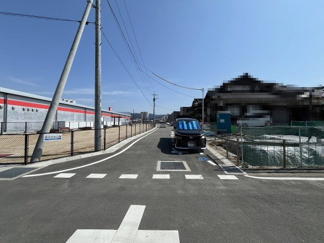 【その他】 | 那珂川市恵子3丁目2期　1号棟（全2棟）【仲介手数料無料・0円】 | 現地写真。前面道路です。
