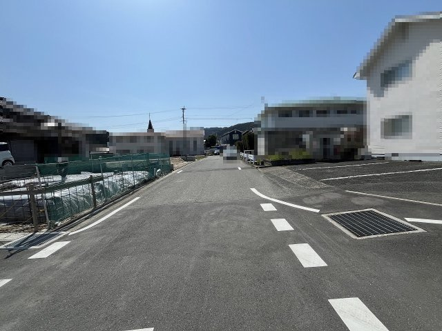 【その他】 | 那珂川市恵子3丁目2期　1号棟（全2棟）【仲介手数料無料・0円】 | 現地写真。前面道路です。