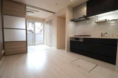 【洋室】 | East Cote | リビング ８帖