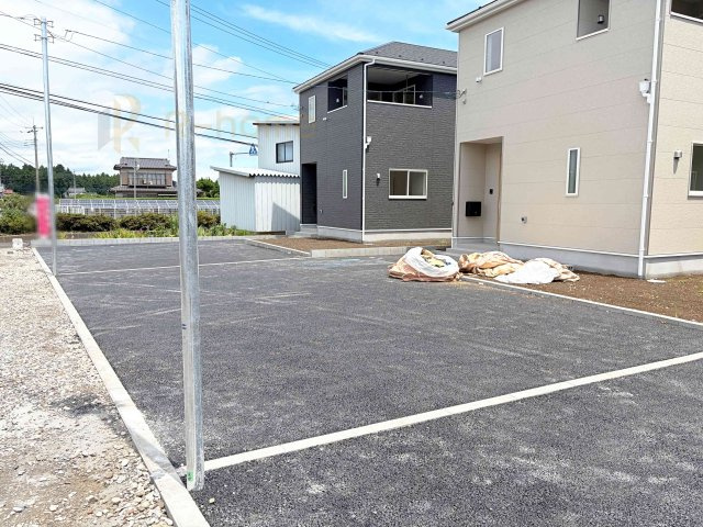 小美玉市羽刈第3　新築戸建て　2号棟の駐車場|カースペースは2台お停めいただけます♪