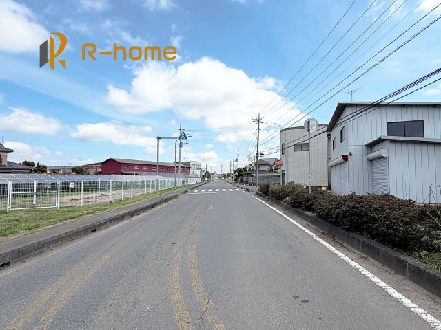小美玉市羽刈第3　新築戸建て　2号棟の前面道路含む現地写真|周辺環境も併せて案内致します♪
閑静な住宅地で笑顔あふれる新生活！
ぜひ現地へお越しください♪