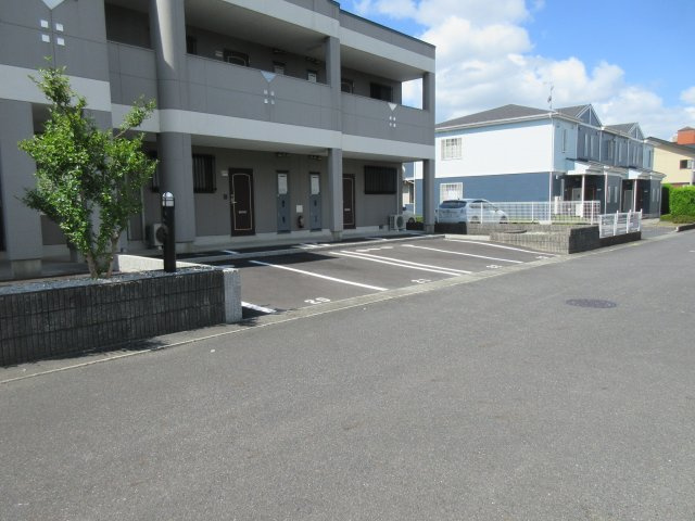 ミルラフィーネの駐車場