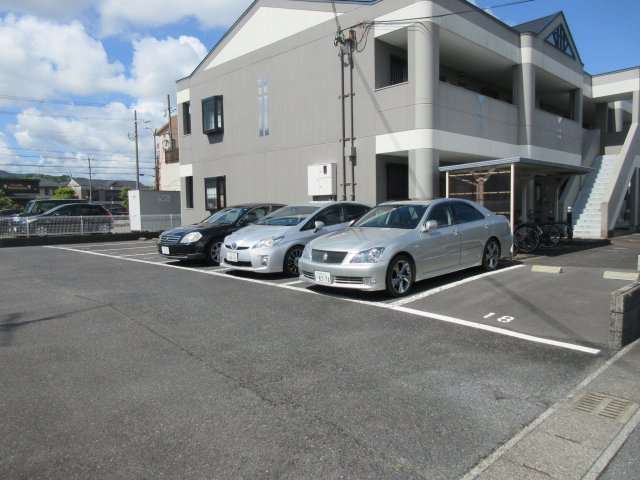 ミルラフィーネの駐車場
