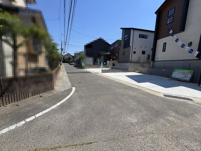 【その他】 | 大野城市南ヶ丘5丁目　1号棟（全2棟）【仲介手数料無料・0円】 | 現地写真。前面道路です。