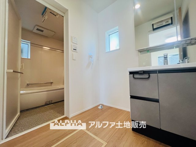 ~立川栄町2丁目新築4棟~ Newly built house　1号棟のランドリースペース|【Laundry space】
◆ランドリースペース◆広々した空間で雨の日でも十分に洗濯物を乾かすことが出来ます。バスルームには浴室換気乾燥機も付いているので重宝しますね。