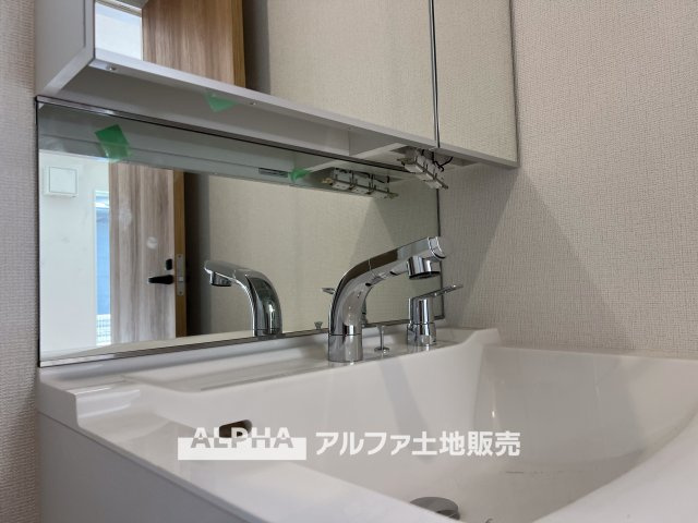 ~立川栄町2丁目新築4棟~ Newly built house　1号棟の独立洗面台|【Vanit】◆洗面台◆身支度がしやすい洗面台は、収納力にも配慮した設計。朝の準備から帰宅後まで、家族みんなが使いやすい空間です。