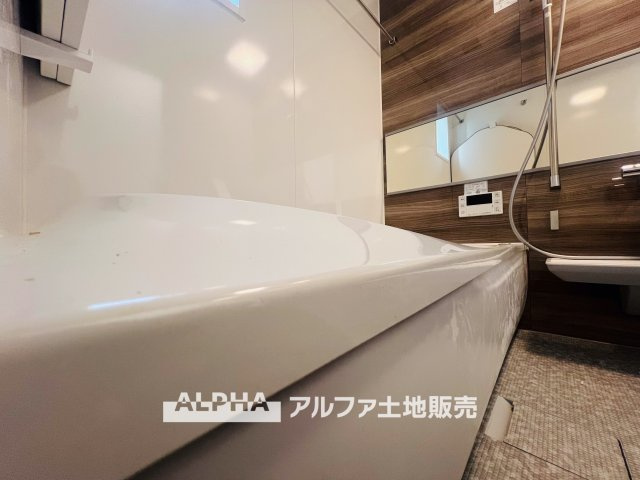 ~立川栄町2丁目新築4棟~ Newly built house　1号棟の浴室|【Bath room】
◆バスルーム◆一日の疲れをゆっくり癒せる落ち着いたバスルーム。浴室乾燥機付きで天候を気にせず洗濯でき、毎日の暮らしにも便利な空間です。