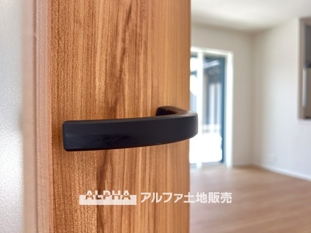 ~立川栄町2丁目新築4棟~ Newly built house　1号棟の居間・リビング|【light a living】
◆明るいリビング◆にペイントして君との時間を有意義に過ごしたい。ここでの暮らしは僕たちにとって宝物になる。