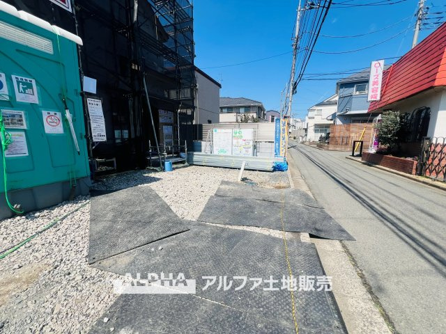 ~立川栄町2丁目新築4棟~ Newly built house　1号棟の前面道路含む現地写真|【Blue sky】
◆青空に包まれて◆ベランダから望む紺碧の空。外を眺め時を忘れるなんて、ひさしかたぶりだろうか。こんなにも広く美しい情景が我が家にも広がっているなんて。こんな時間を大切にしたい。
