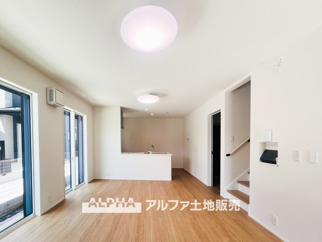 ~立川栄町2丁目新築4棟~ Newly built house　1号棟の居間・リビング|【full space】
◆気軽に人を招ける◆ゆったりとした住空間に手のぬくもりを感じれるような温かい住まい。そんな環境で暮らしていくうちに僕たちも変わって行く。