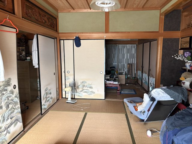 「ガレージと離れ付き平屋」香美市香北町永野　中古一戸建ての和室|来客時は広く、普段は個室として使い分けできる間取りの和室です