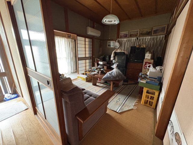 【ガレージと離れ付き平屋】香美市香北町永野　中古一戸建ての和室|和室ならではの温かな和の空間で寛ぎの時間を過ごせます