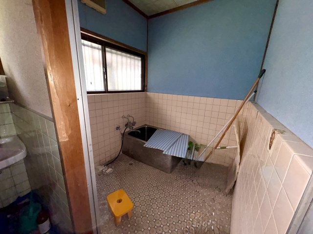 「ガレージと離れ付き平屋」香美市香北町永野　中古一戸建ての浴室