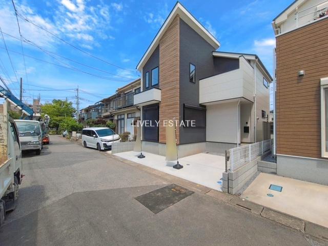 越谷市東大沢3丁目 新築分譲住宅の前面道路含む現地写真