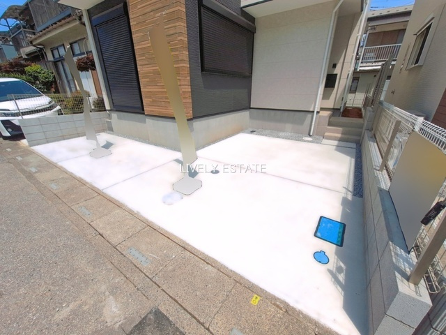 越谷市東大沢3丁目 新築分譲住宅の駐車場