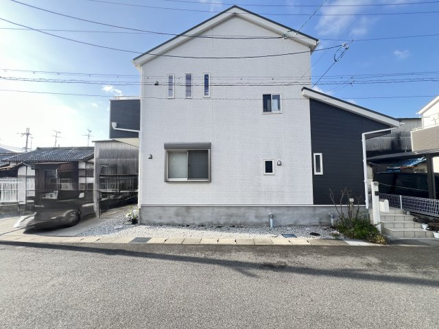 北葛城郡広陵町三吉の外観|シンプルで飽きのこない外壁カラー