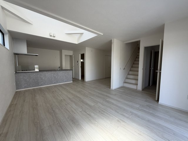 《仲介手数料無料》川越市大字藤間14-3新築一戸建てケイアイグレイスの居間・リビング|LDK17.6帖+5帖