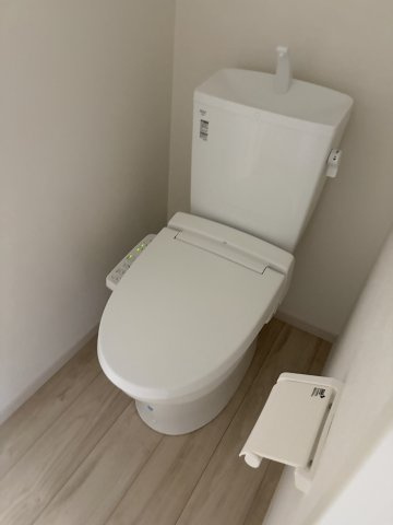 《仲介手数料無料》川越市大字藤間14-3新築一戸建てケイアイグレイスのトイレ|1階