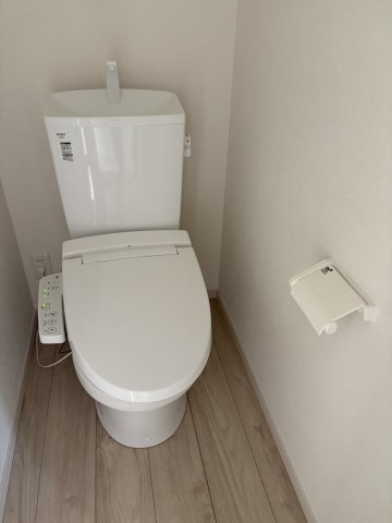 《仲介手数料無料》川越市大字藤間14-3新築一戸建てケイアイグレイスのトイレ|2階