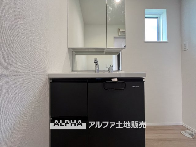~立川栄町2丁目新築4棟~ Newly built house　2号棟の独立洗面台|【Vanit】◆洗面台◆身支度がしやすい洗面台は、収納力にも配慮した設計。朝の準備から帰宅後まで、家族みんなが使いやすい空間です。