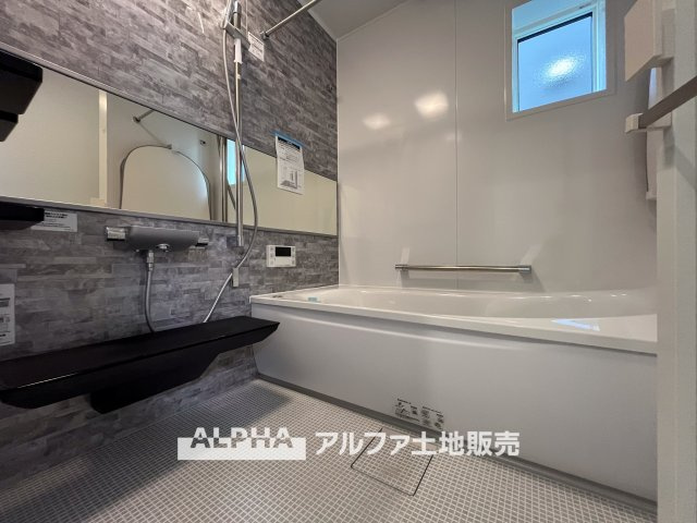 ~立川栄町2丁目新築4棟~ Newly built house　2号棟の浴室|【Bath room】
◆バスルーム◆一日の疲れをゆっくり癒せる落ち着いたバスルーム。浴室乾燥機付きで天候を気にせず洗濯でき、毎日の暮らしにも便利な空間です。