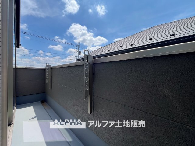 ~立川栄町2丁目新築4棟~ Newly built house　2号棟のバルコニー|【Balcony】◆バルコニー◆日当たりの良いバルコニーは、洗濯物がよく乾くだけでなく、外の空気を感じながらひと息つける場所。暮らしに心地よい余白をもたらします。