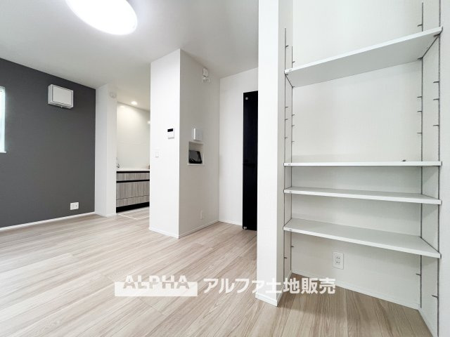 ~立川栄町2丁目新築4棟~ Newly built house　2号棟の居間・リビング|【Cherish the time】
◆君との時間は◆リビングで、食卓で、寝室で、どこにいても楽しめる。居心地の良い空間の中で質のいい安らぎを求めたい。