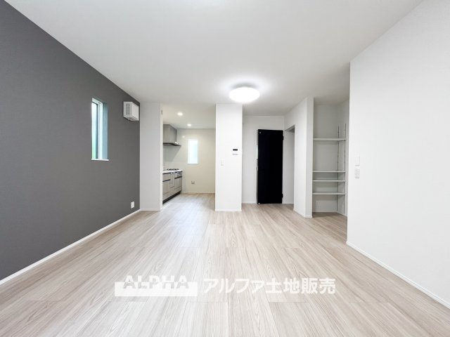~立川栄町2丁目新築4棟~ Newly built house　2号棟の居間・リビング|【A home found by chance】
◆偶然見つけた物件で◆思わぬ空間を手に入れたい。愛を育み、人と出会い、新たな命に恵まれる。そんな未来を創造してぬくもりのある住空間を君と共有したい。