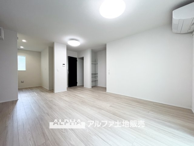 ~立川栄町2丁目新築4棟~ Newly built house　2号棟の居間・リビング|【cozy living】
◆休日は◆仕事から切り離された家族の為だけの場所でゆっくりくつろぎたい。趣味や、習い事で休日を過ごすも楽しいが、結局はここが安らげる。