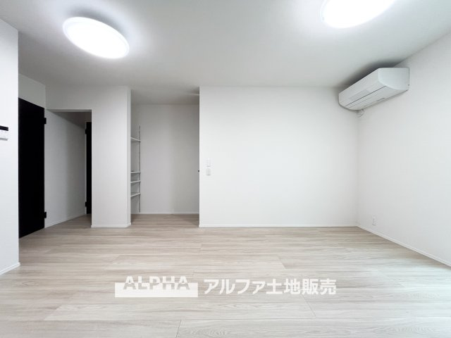 ~立川栄町2丁目新築4棟~ Newly built house　2号棟の居間・リビング|【light a living】
◆明るいリビング◆にペイントして君との時間を有意義に過ごしたい。ここでの暮らしは僕たちにとって宝物になる。