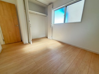 【洋室】 | 西区庚午中1（古江駅）全9区画　NO3 | 3階　収納付きでお部屋がスッキリ広く使えます。