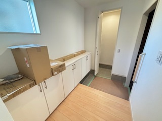 【玄関】 | 西区庚午中1（古江駅）全9区画　NO3 | 家族の靴がスッキリ収納出来ます♪