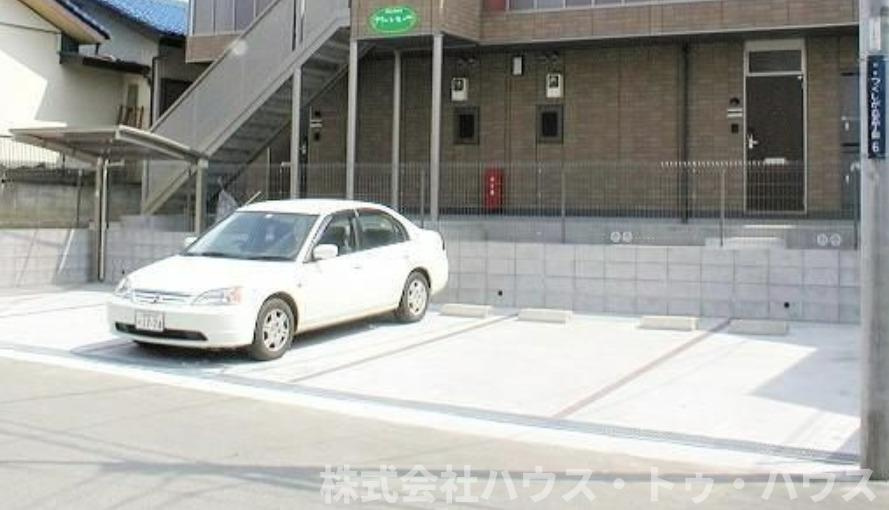 グリーンルーフの駐車場