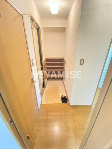 プリマスうえのの玄関|※同物件別室反転間取りの写真です。※現況を優先します。