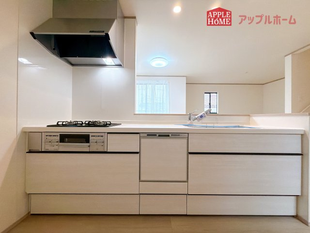 【新築住宅】さいたま市中央区下落合5丁目のキッチン|見栄えもよくお手入れもスムーズに出来ます。豊富な収納力もございますので、キッチンスペースをスッキリとお使い頂けそうです。