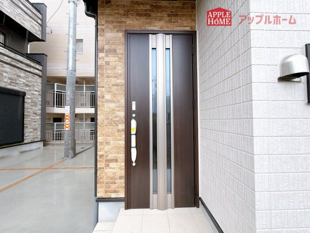 【新築住宅】さいたま市中央区下落合5丁目の玄関|資料請求、お電話でのお問合せ、いつでも丁寧に対応させていただきます！不動産業界のプロフェッショナルが集う弊社にぜひ一度ご相談ください！