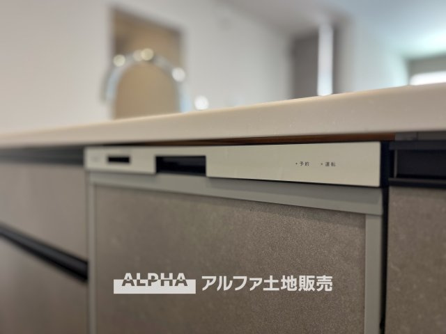 ~立川栄町2丁目新築4棟~ Newly built house　4号棟のキッチン|【Food washing machine】
◆食洗機◆お子様の面倒を見れる時間が増え時短になります。加えて手荒れも防げてしかも節水が高い為、大変人気があり重宝します。