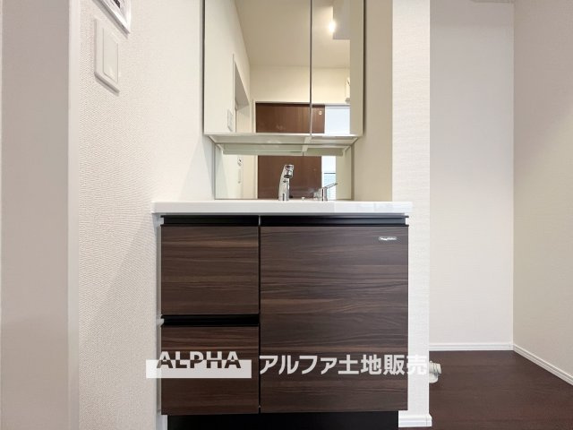 ~立川栄町2丁目新築4棟~ Newly built house　4号棟の独立洗面台|【Powder room】
◆独立洗面台◆洗顔やヘアセットなど毎日使う場所だからこそ、使いやすさに配慮された設計。収納力もあり、すっきりとした空間で気持ちよく一日を始められます。