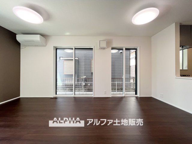 ~立川栄町2丁目新築4棟~ Newly built house　4号棟の居間・リビング|【light a living】
◆明るいリビング◆にペイントして君との時間を有意義に過ごしたい。ここでの暮らしは僕たちにとって宝物になる。