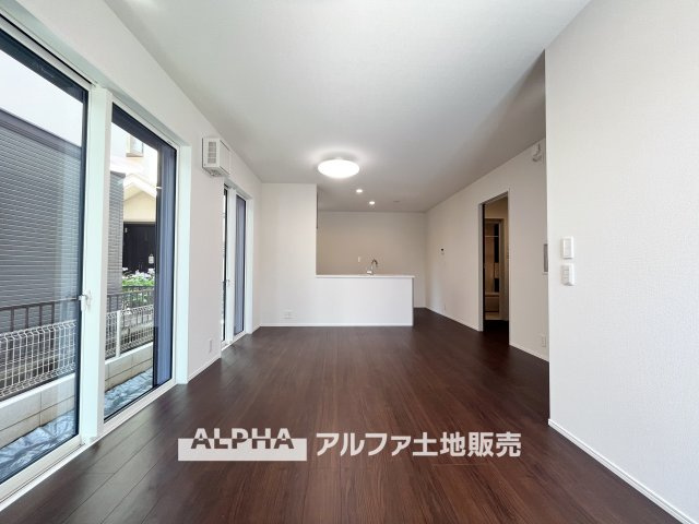 ~立川栄町2丁目新築4棟~ Newly built house　4号棟の居間・リビング|【Natural Light】
◆陽当たりの良い空間◆
朝から夕方までやさしい光が広がる住空間。家族との時間も一人の時間も心地よく包み込んでくれます。
