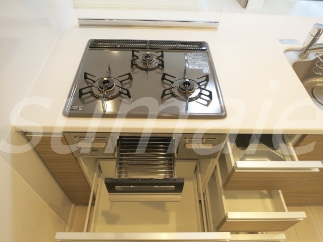 北区神谷１丁目の賃貸マンションのキッチン|３口コンロ、グリル付きです☆