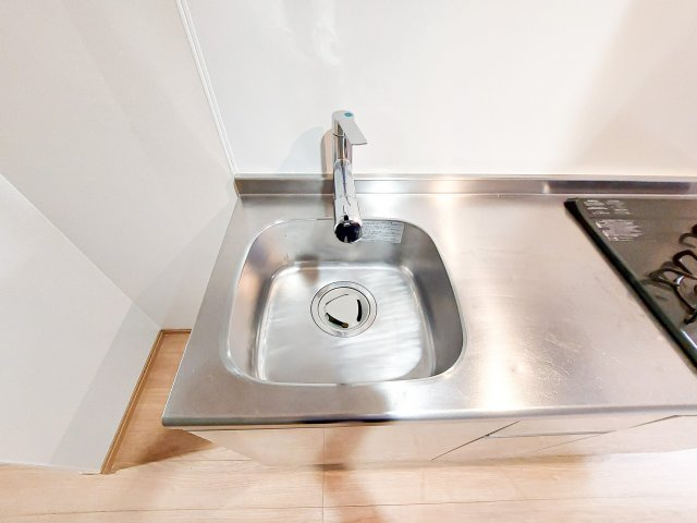 ルアナ　スザキ　3階のキッチン|別号室のものになります。現状優先。