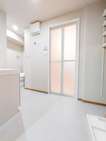 ルアナ　スザキ　3階の洗面所|別号室のものになります。現状優先。