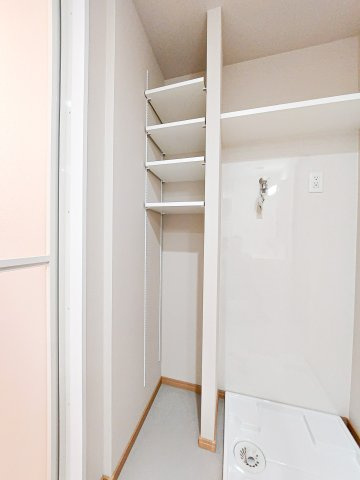 ルアナ　スザキ　3階の洗面所|別号室のものになります。現状優先。