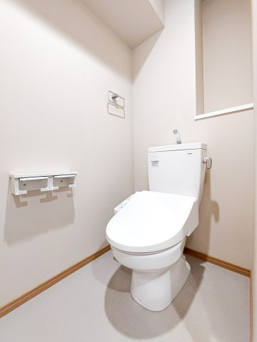 ルアナ　スザキ　3階のトイレ|別号室のものになります。現状優先。